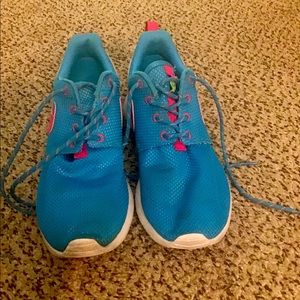 Nike roshes